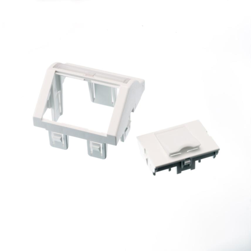 N423.520 Module LANmark EU style coudé 45 x 45 1 Snap-In blanc